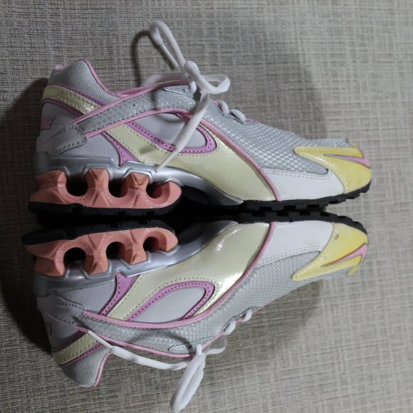 Nike Impax Size 7 Grey Pink and Yellow Athletic Shoes - LIKE NEW - Picture 4 of 6